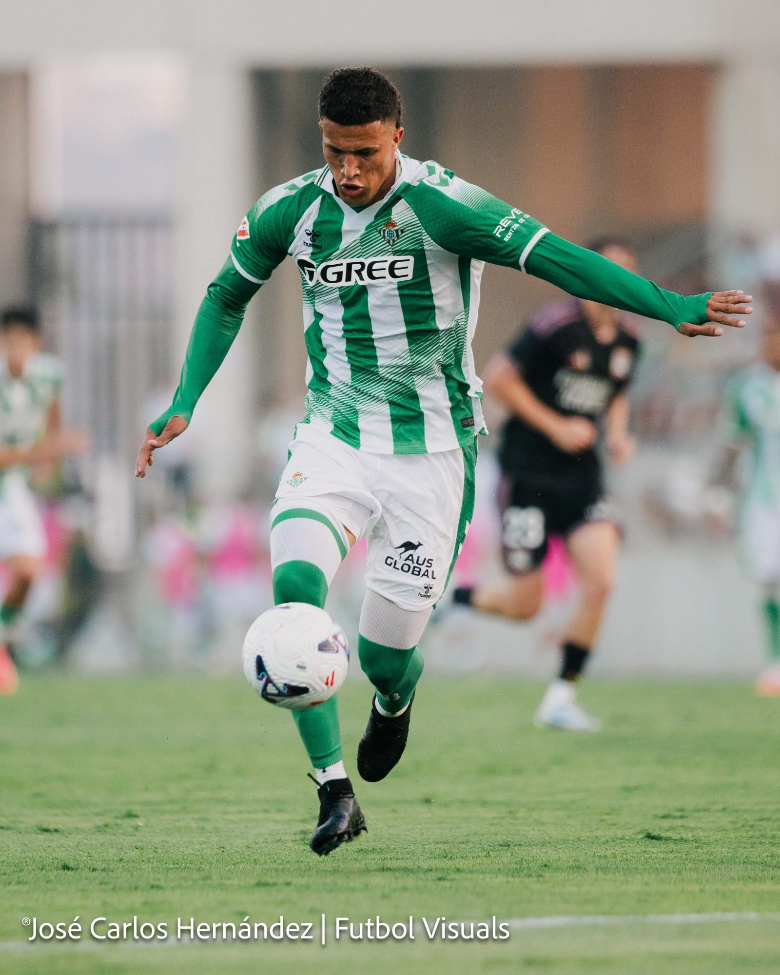 El Real Betis aplasta al Lyon en La Línea — foto 10